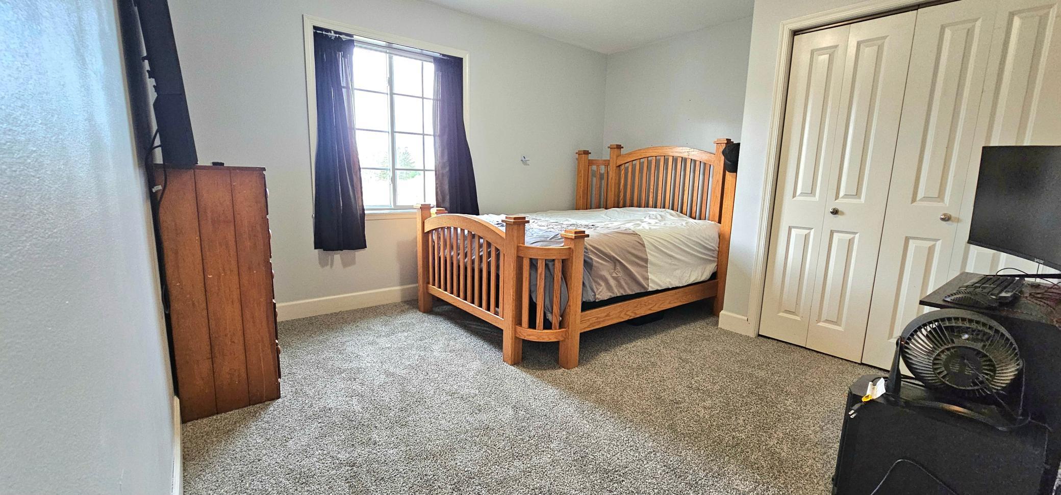 2nd flr bedroom 2 w/ *NEW CARPET & PAINT