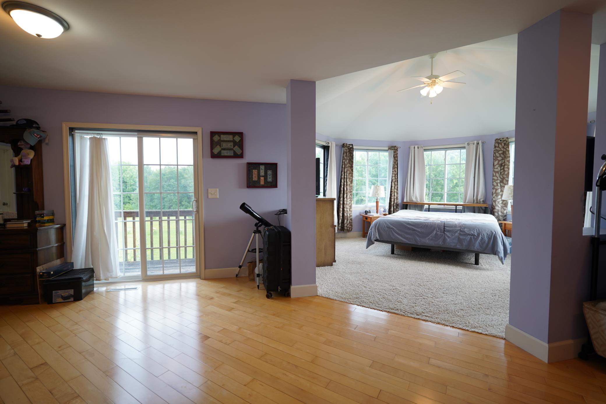 2nd flr Master Ensuite 800+sqft