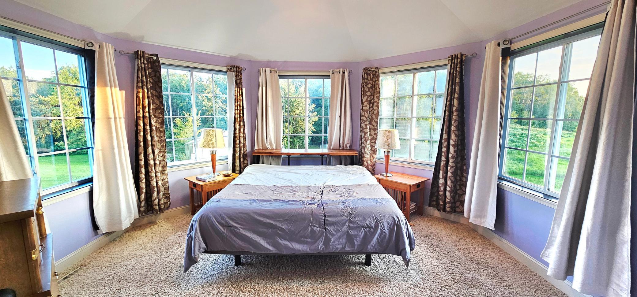 2nd floor Master Ensuite 800+sqft PANORAMIC VIEWS of sunrise/sunset/fireworks