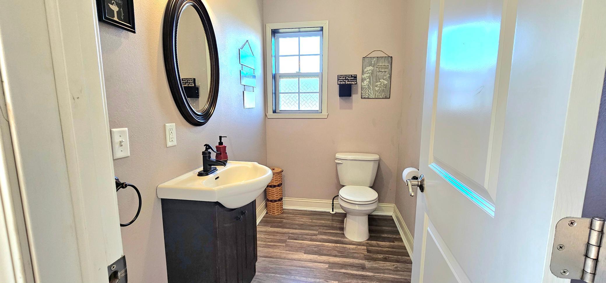 Main flr 1/2 bath *NEW FLOORING