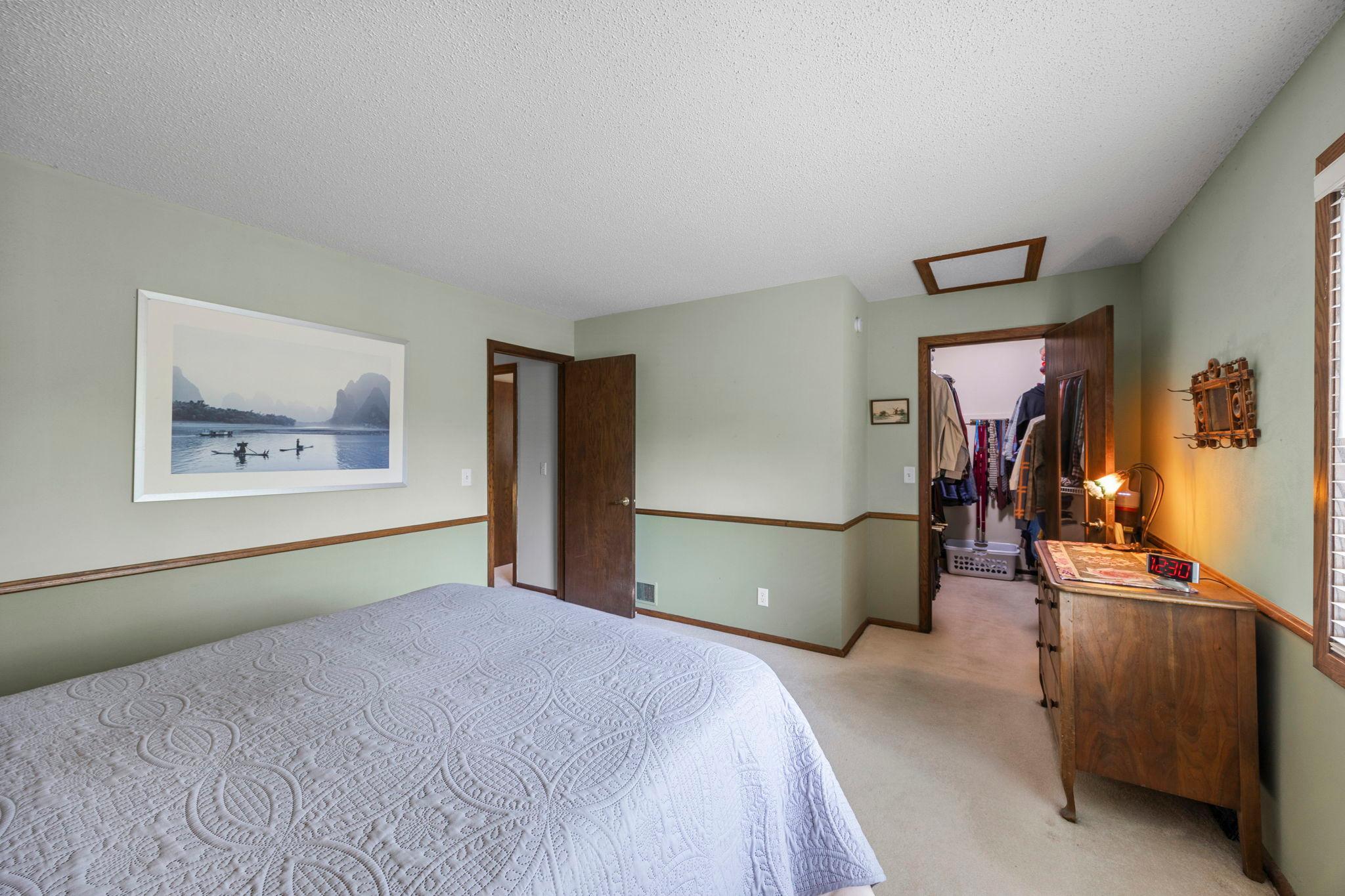 23-web-or-mls-12241 Unity St NW-97.jpg
