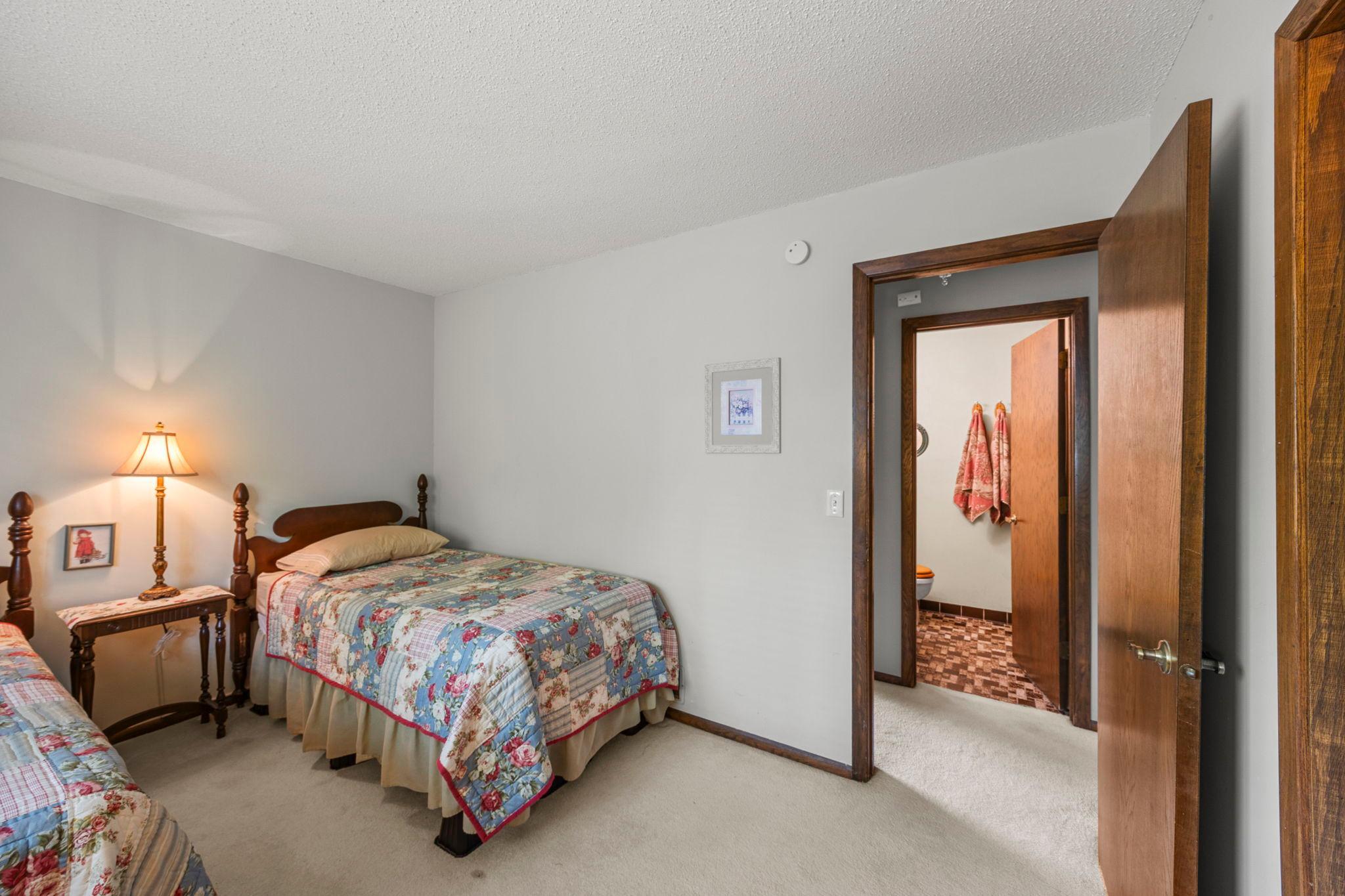 27-web-or-mls-12241 Unity St NW-77.jpg