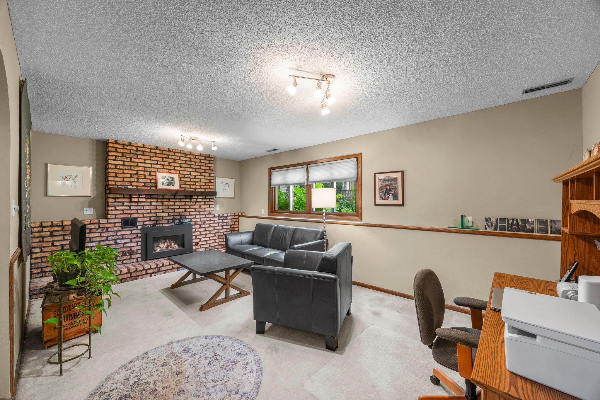 39-web-or-mls-12241 Unity St NW-127.jpg