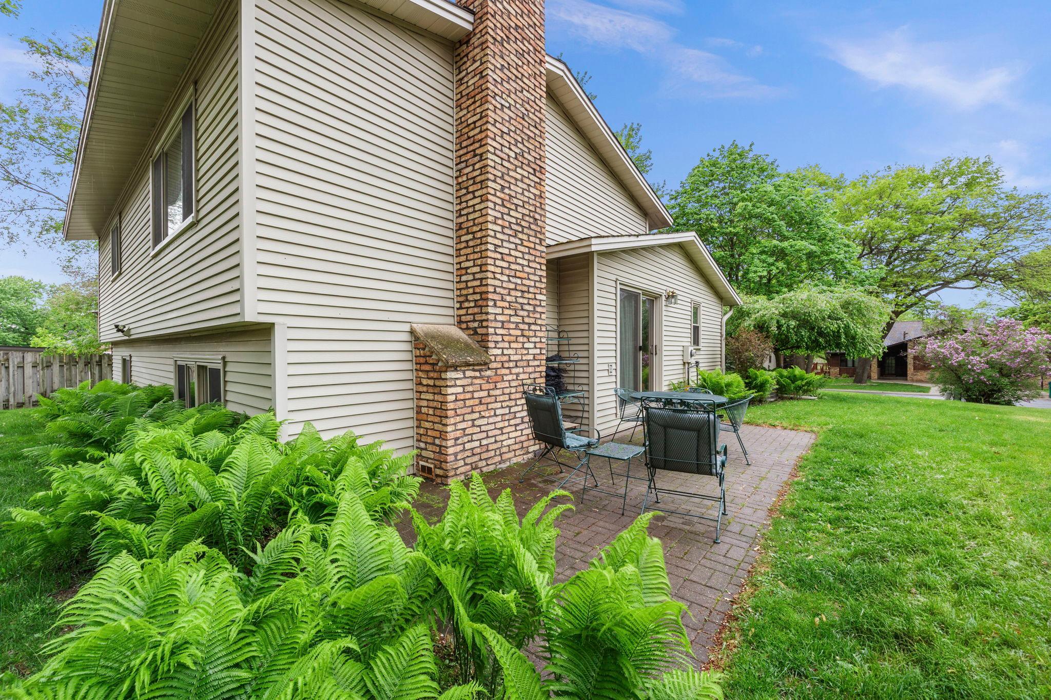 45-web-or-mls-12241 Unity St NW-197.jpg