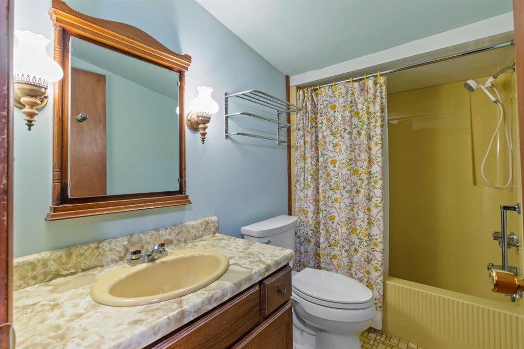 Full cabin bathroom