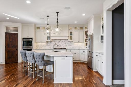 5990 Black Oaks Lane N, Minneapolis, MN 55446