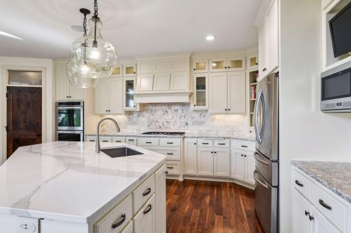 5990 Black Oaks Lane N, Minneapolis, MN 55446
