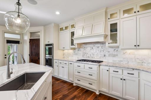 5990 Black Oaks Lane N, Minneapolis, MN 55446