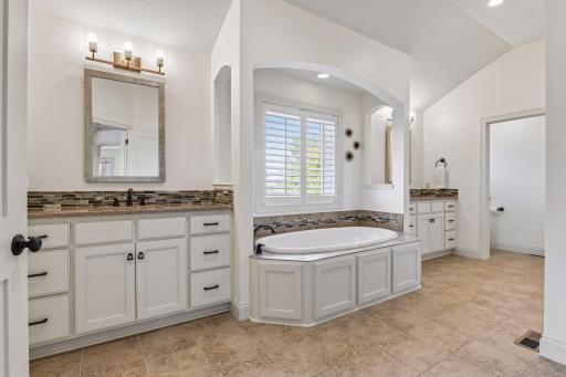5990 Black Oaks Lane N, Minneapolis, MN 55446