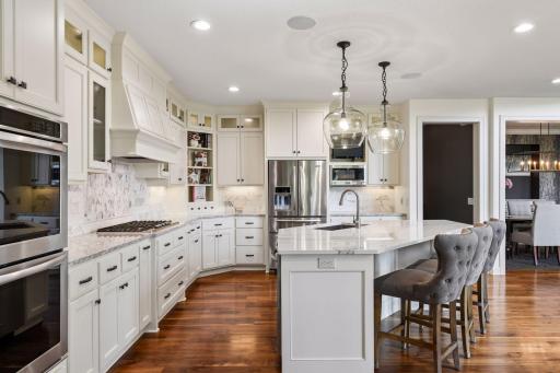 5990 Black Oaks Lane N, Minneapolis, MN 55446