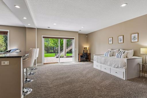 5990 Black Oaks Lane N, Minneapolis, MN 55446