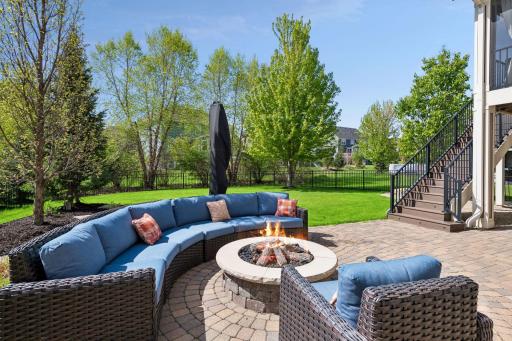 5990 Black Oaks Lane N, Minneapolis, MN 55446
