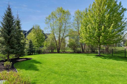 5990 Black Oaks Lane N, Minneapolis, MN 55446
