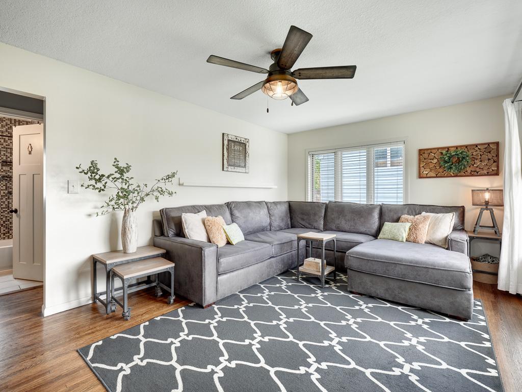 5 - Living Room.jpg