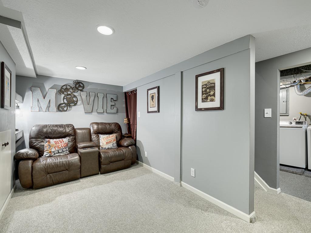 17 - Family Room.jpg