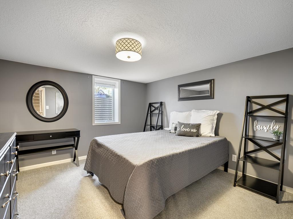 19 - Bedroom.jpg