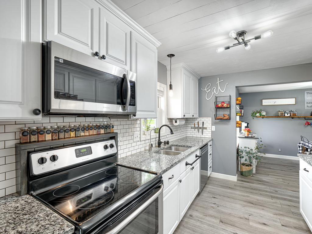 8 - Kitchen.jpg