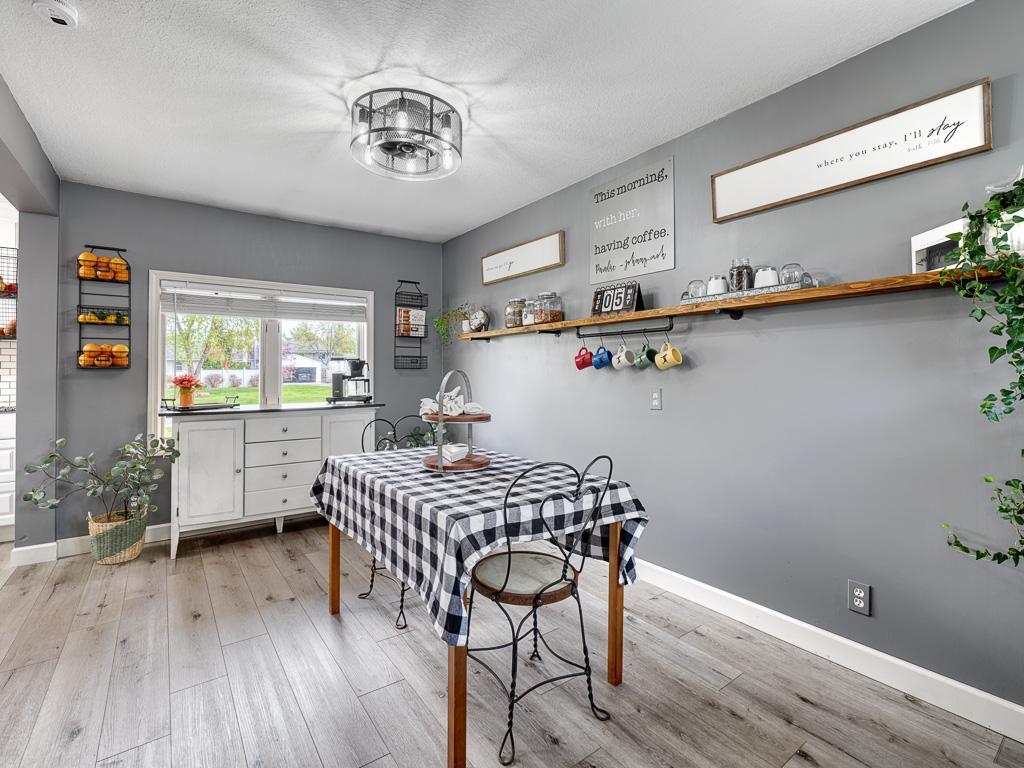 12 - Dining Room.jpg