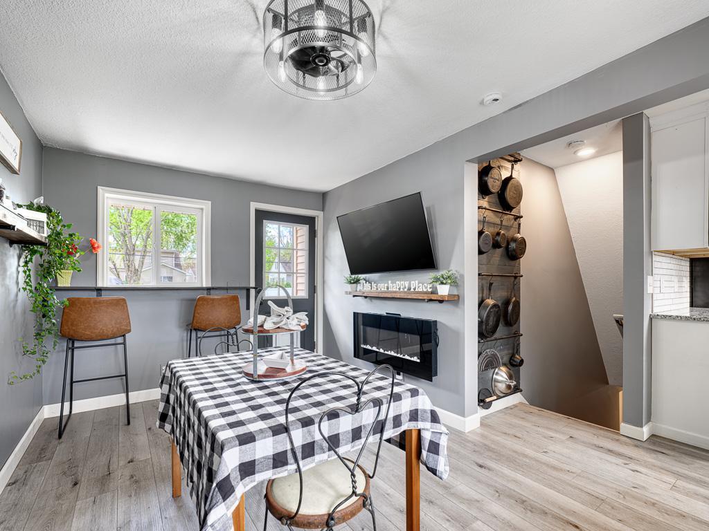 11 - Dining Room.jpg