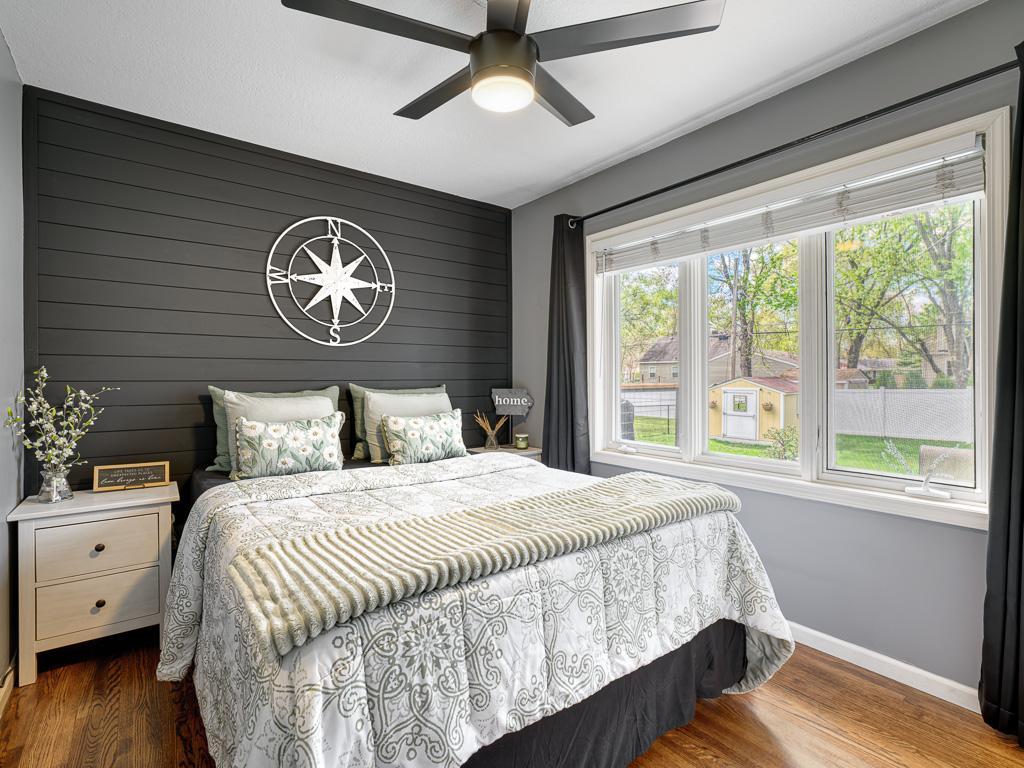 13 - Bedroom.jpg