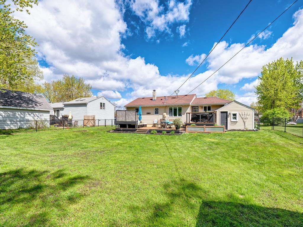 25 - Backyard.jpg