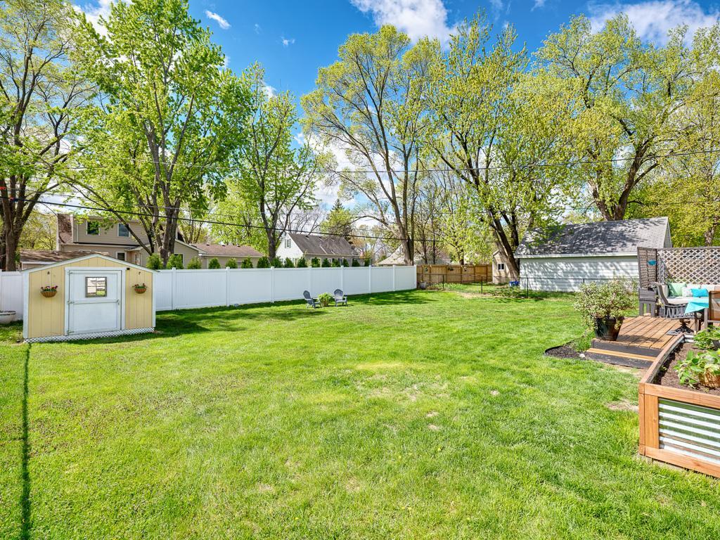 24 - Backyard.jpg