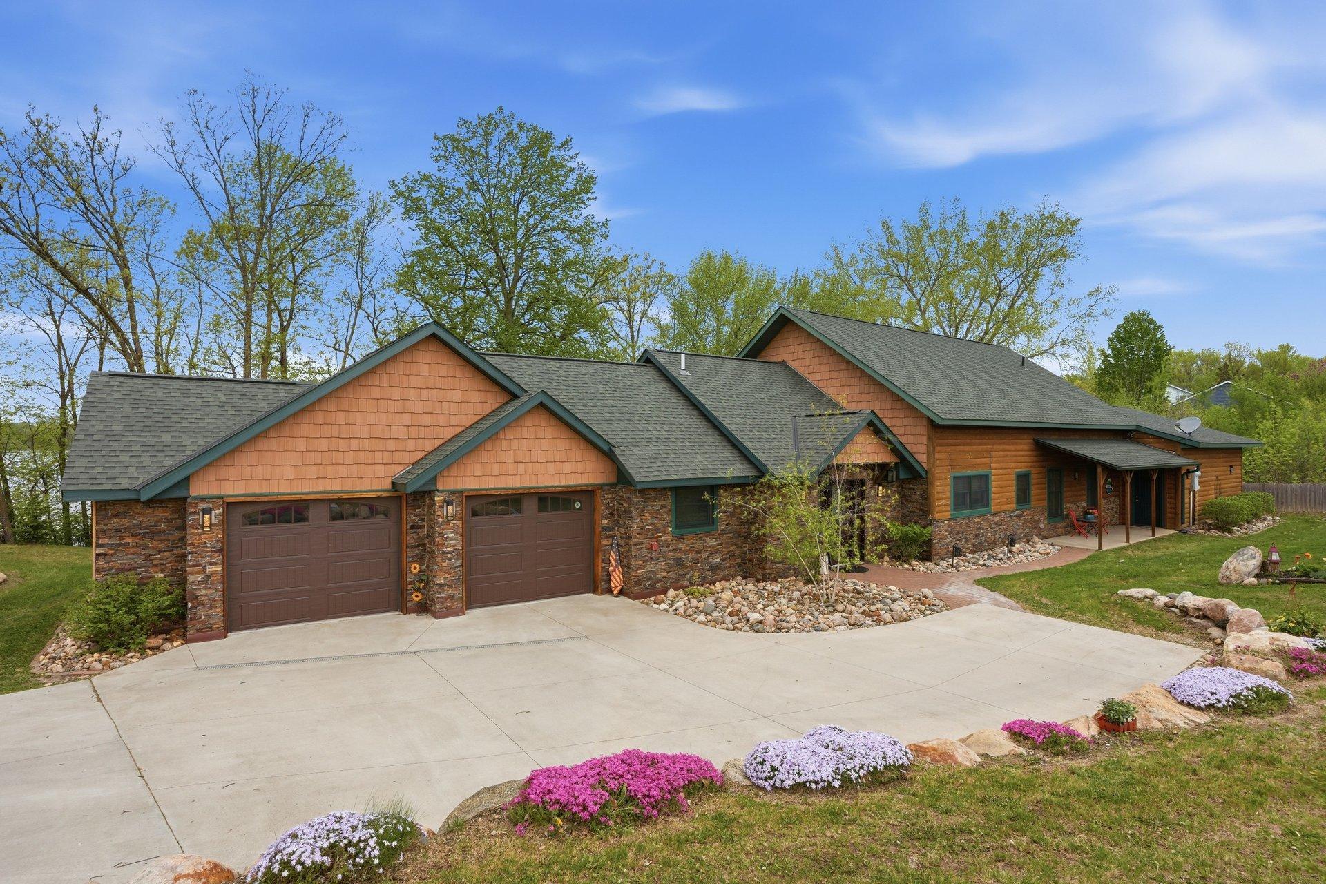 Welcome to your beautiful lakeside retreat!