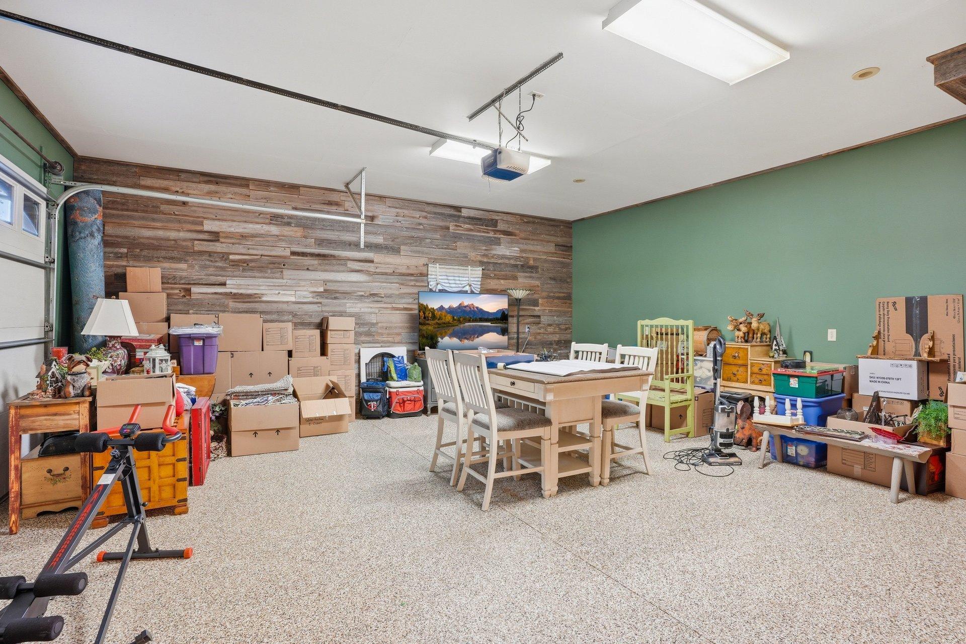 Game/entertaining area....possible Golf Simulator would work in this space too!