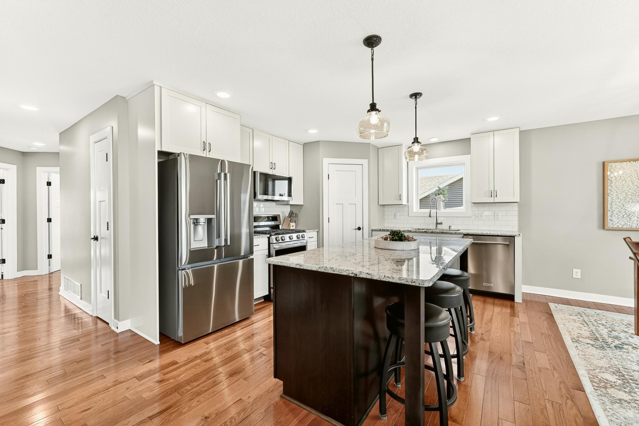 Kitchen with large island