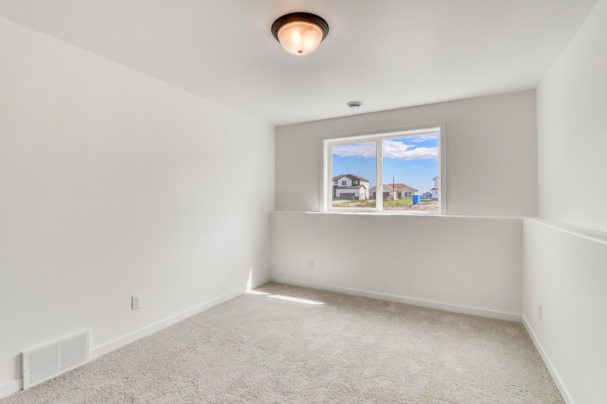 Basement Bedroom2_1 (4).JPG