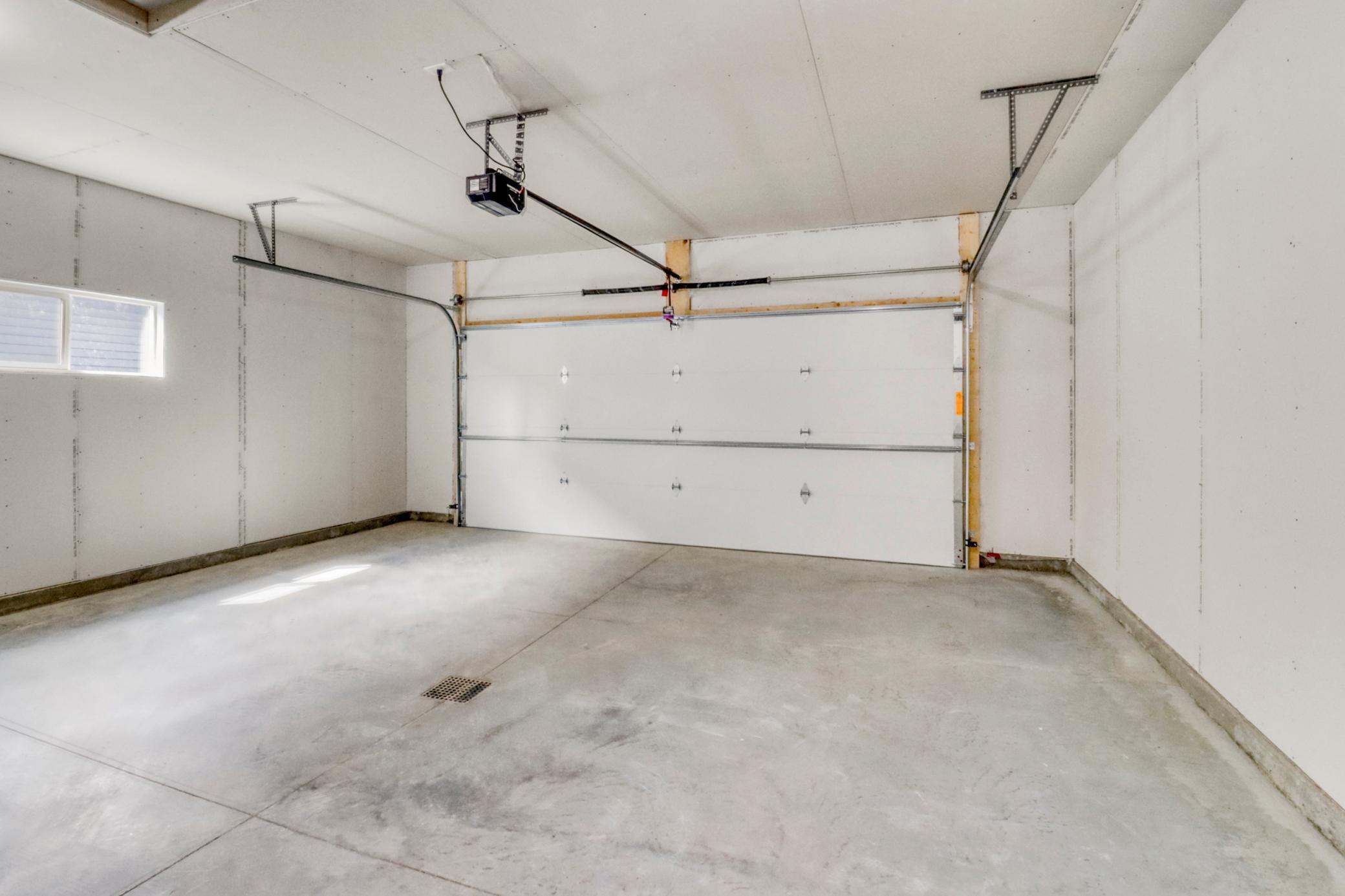Garage1_1 (2).JPG