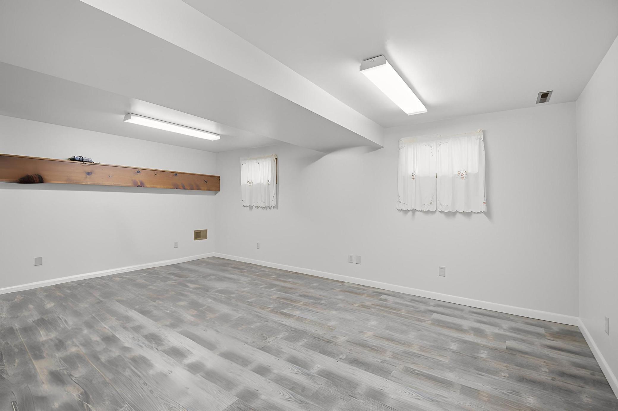 26_914_13th_ave_se_117 - furniture removed - 0.jpg