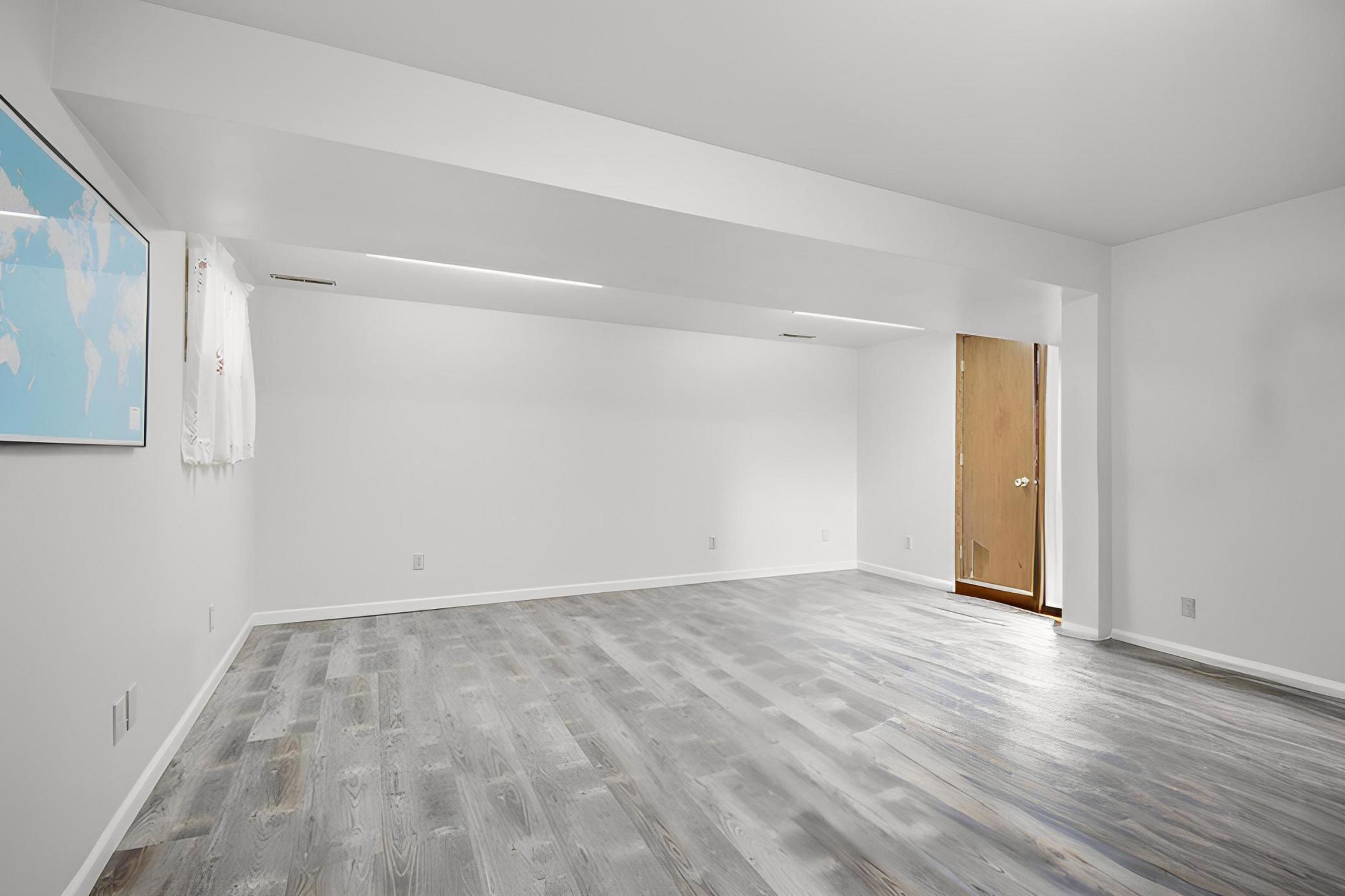 30_914_13th_ave_se_127 - furniture removed - 0.jpg