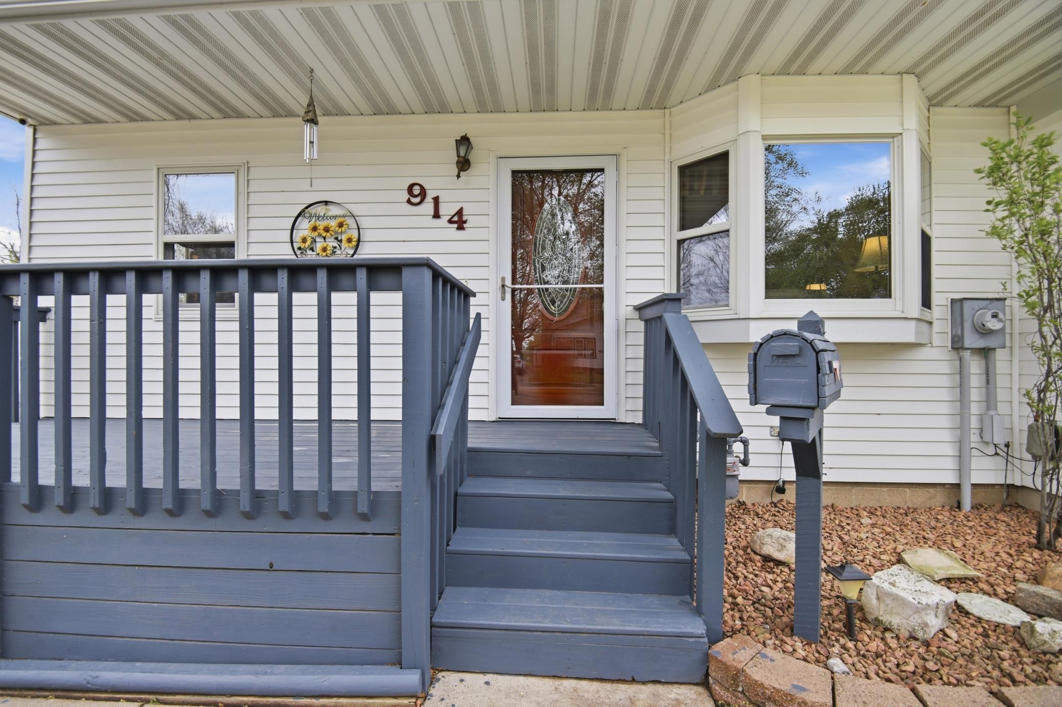 2_914_13th_ave_se_007.jpg
