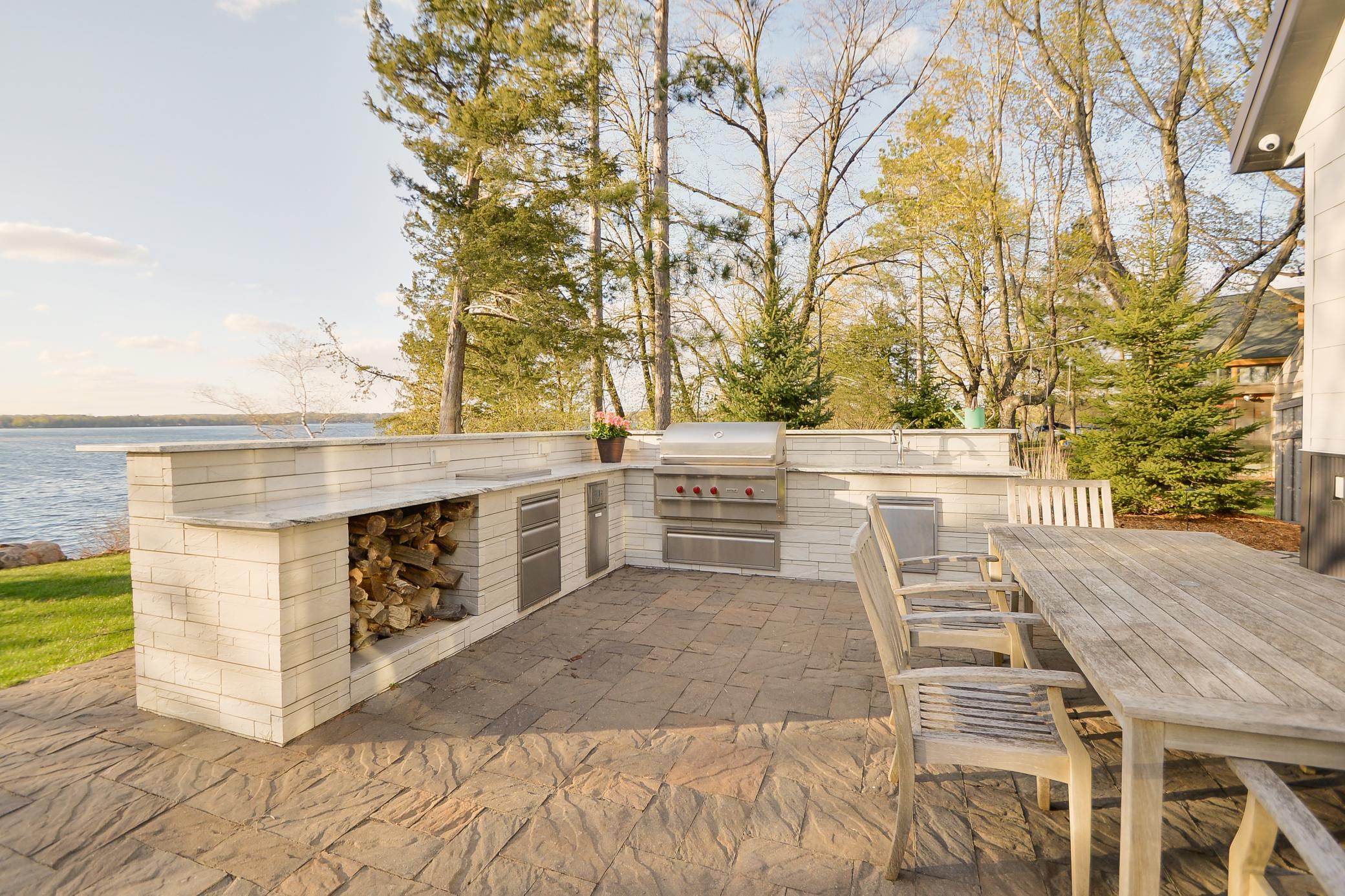 Outdoor Kitchen