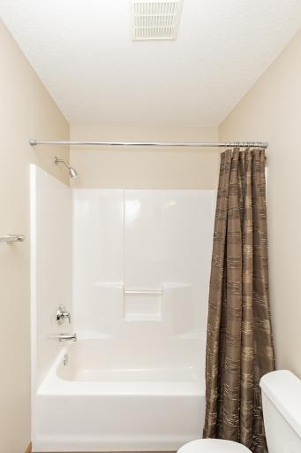 2451 Madison Square Drive S, Fargo, ND 58104