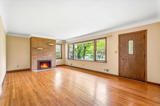 The large picture window allows you to enjoy the beauty of nature in all seasons