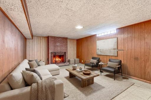 1638 Glenview Court, Arden Hills, MN 55112