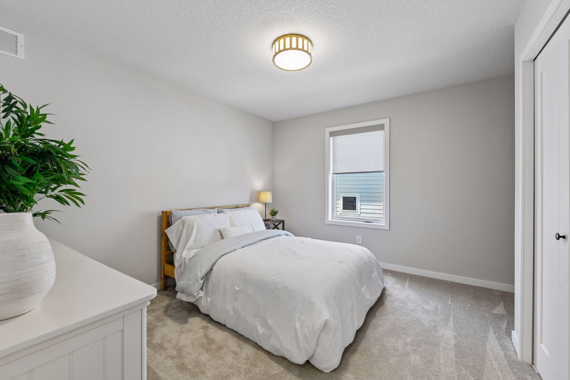 2nd upper level bedroom.