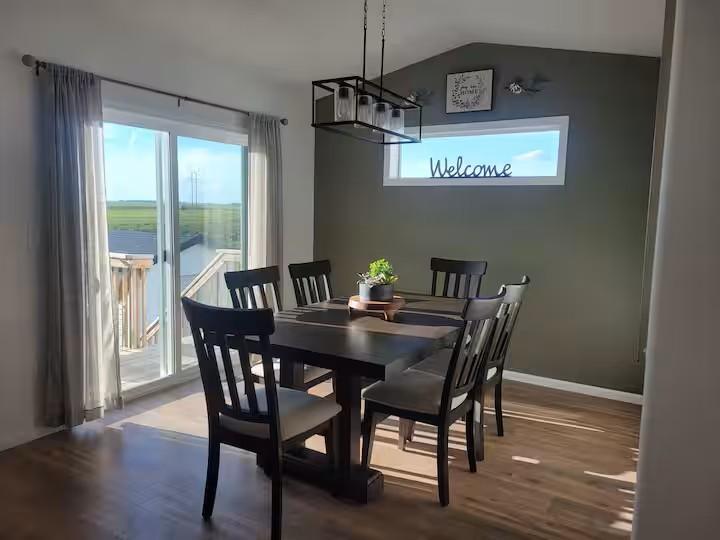 DINING ROOM.jpeg