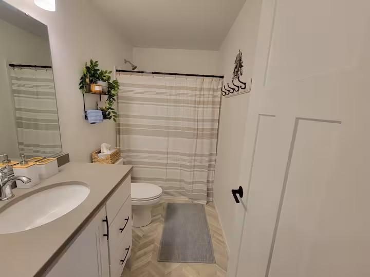 FULL BATHROOM.jpeg