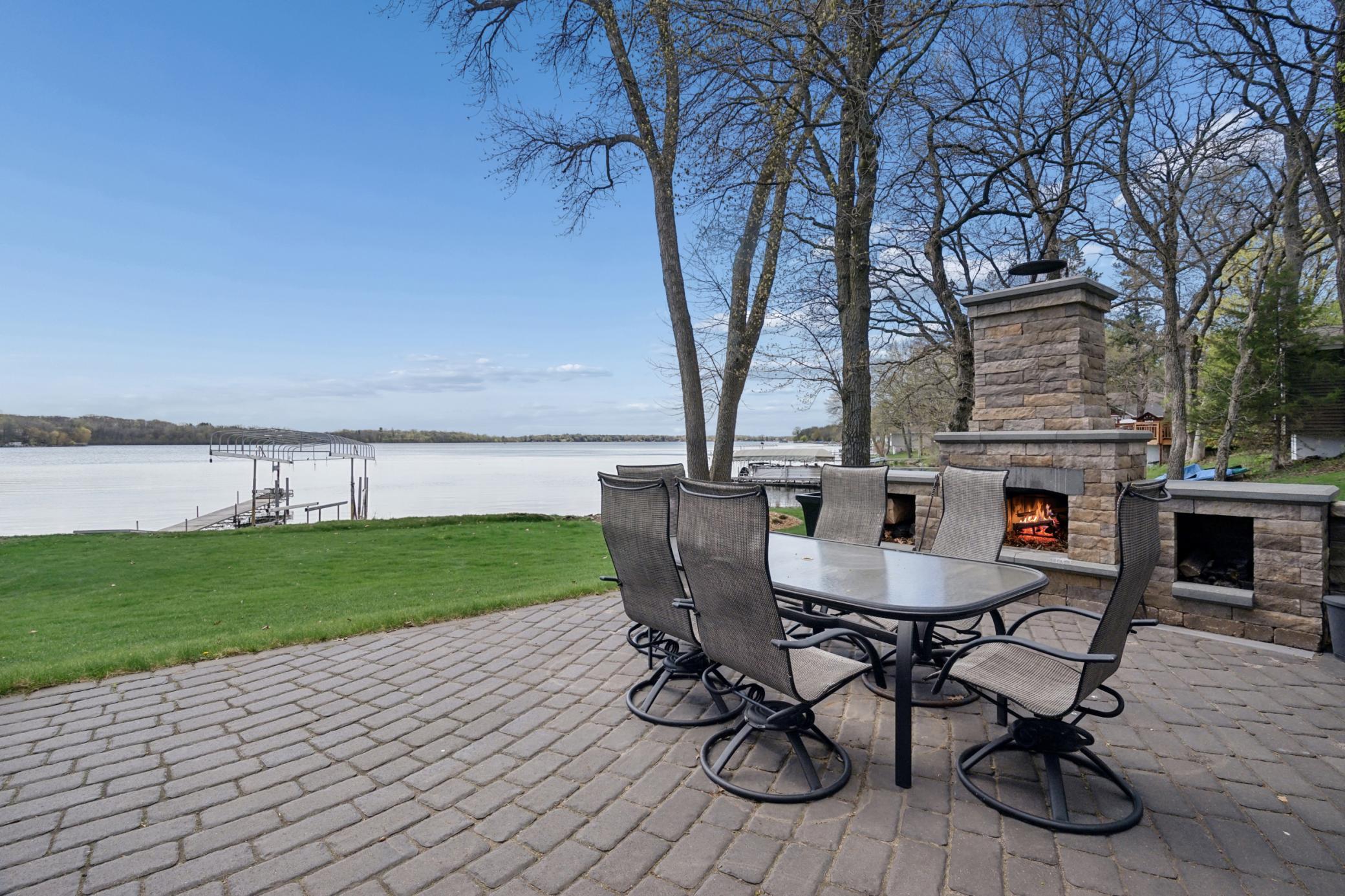 Outdoor fireplace