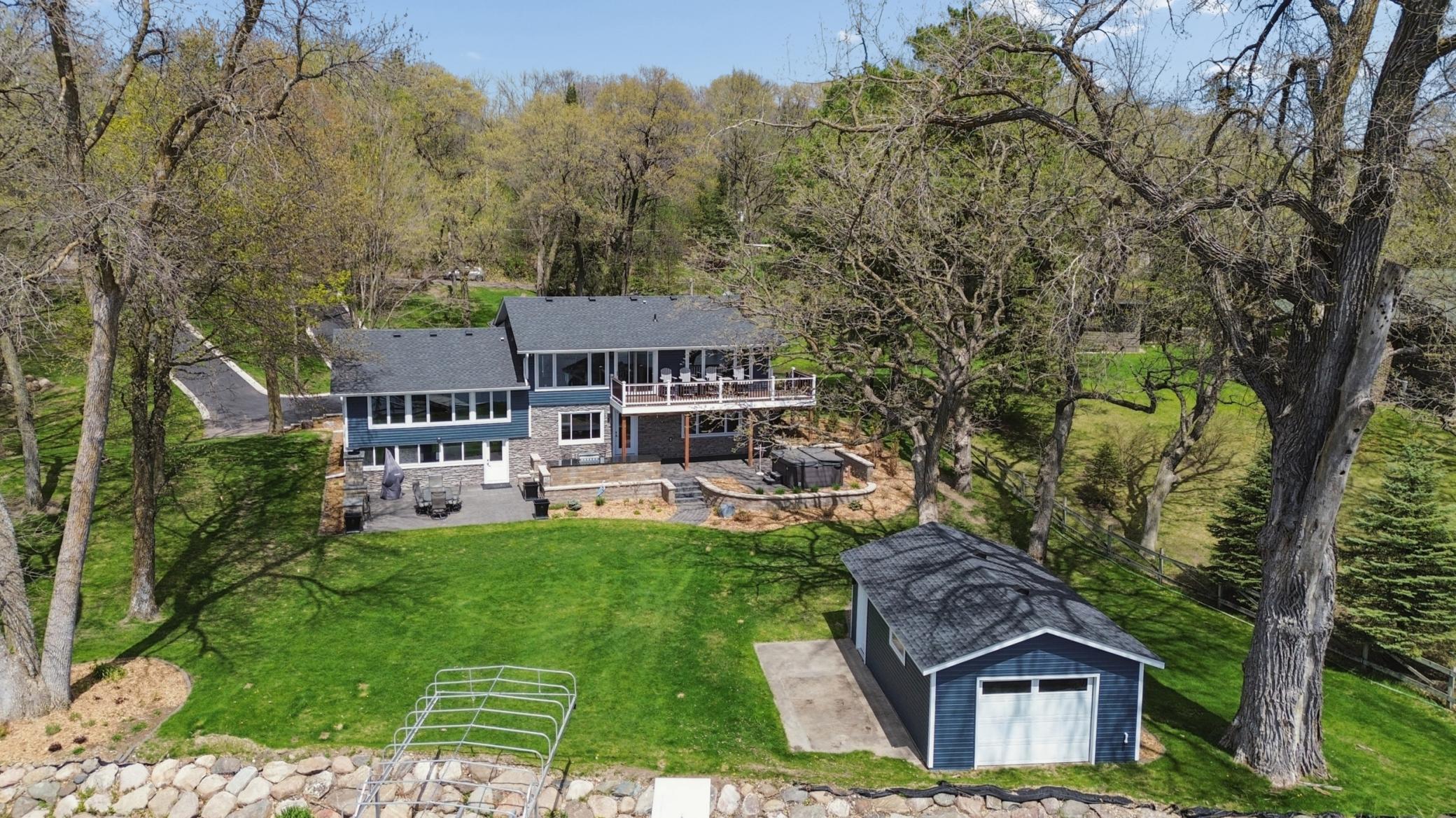 Stunning waterfront retreat- 150ft of lakeshore
