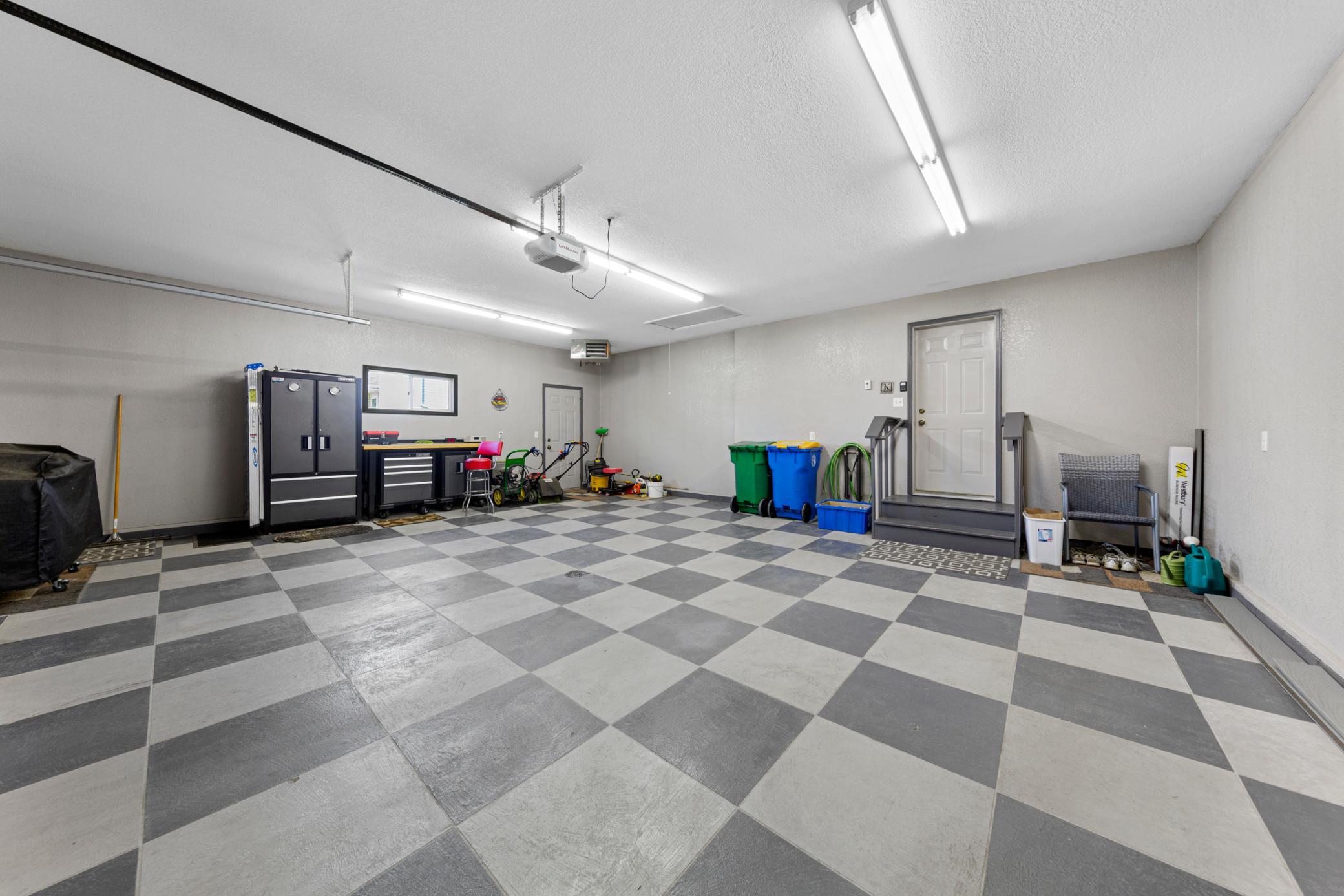 34 garage.jpg
