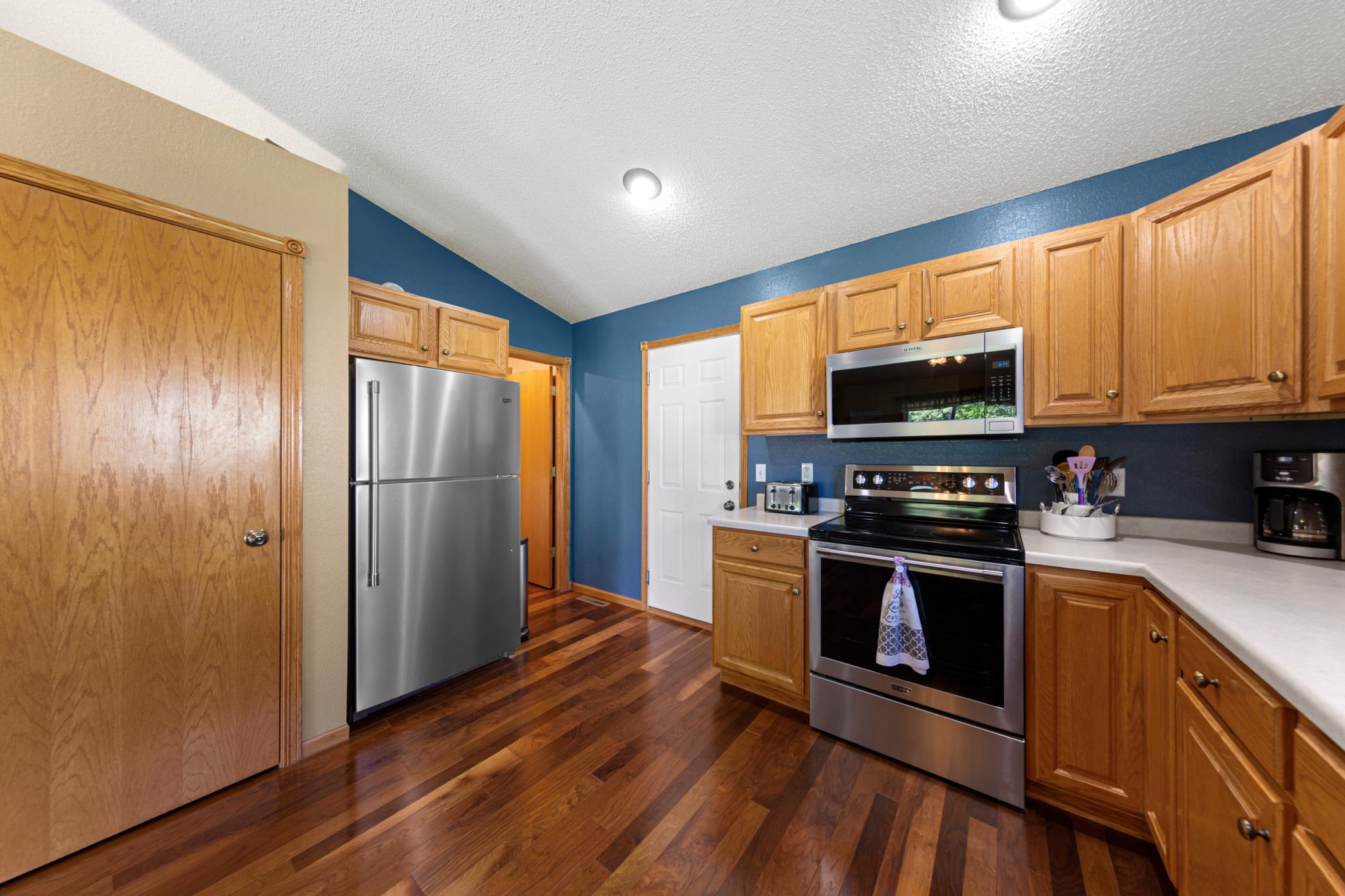 18 kitchen.jpg