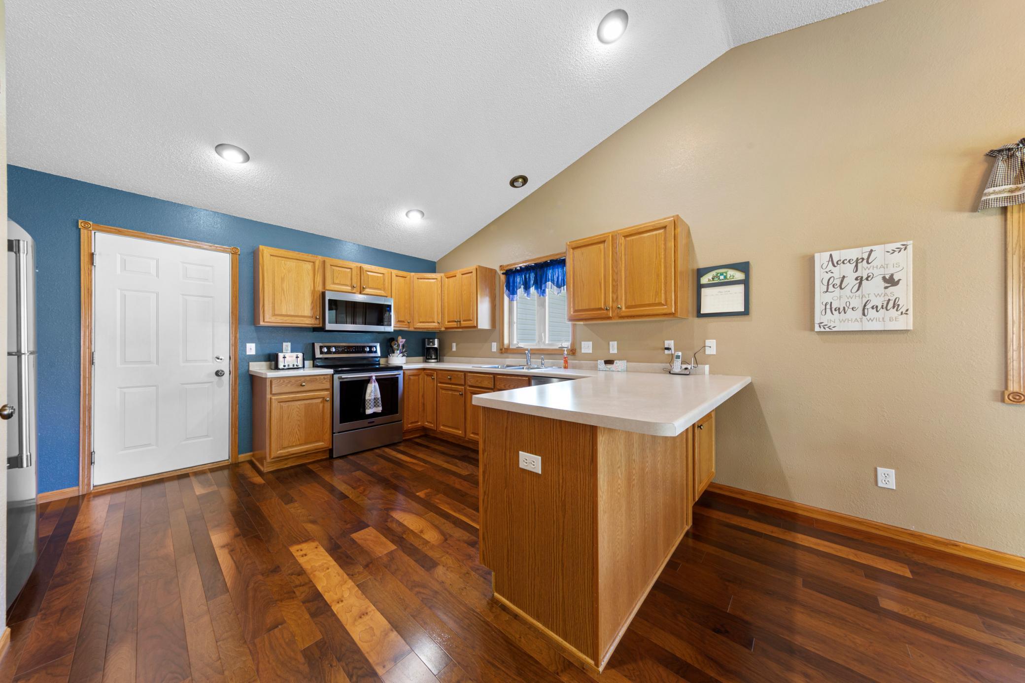 16 kitchen.jpg