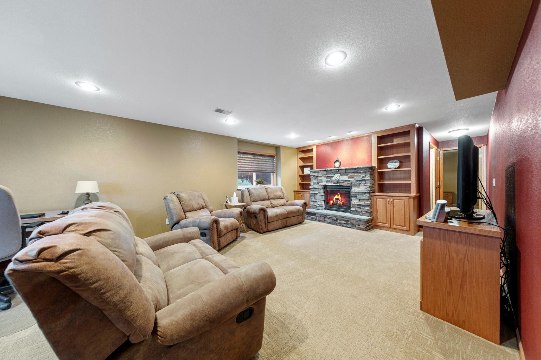26 family room_lower.jpg