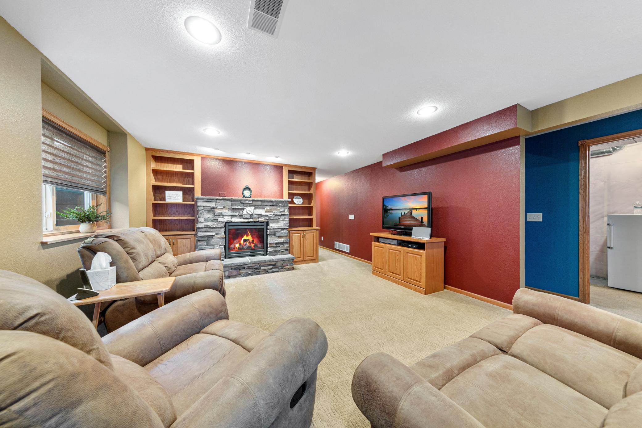 27 family room_lower.jpg
