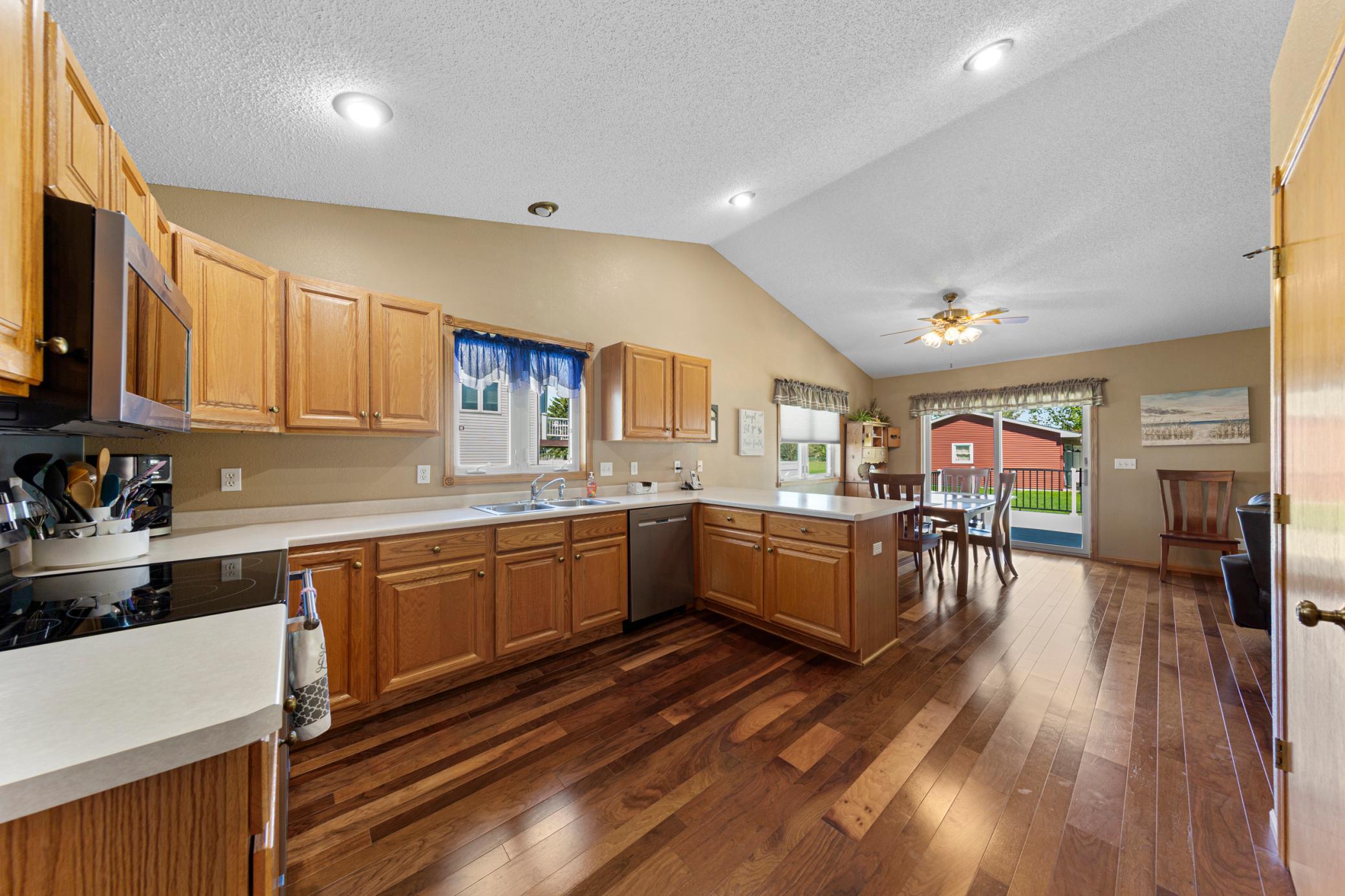 19 kitchen.jpg
