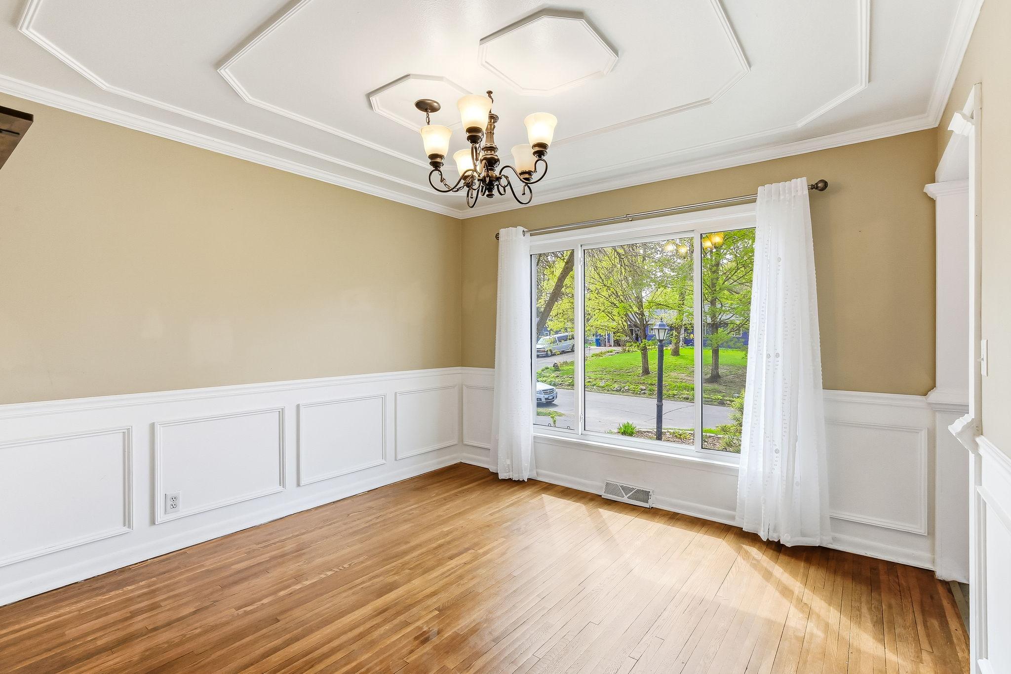 Dining room to front